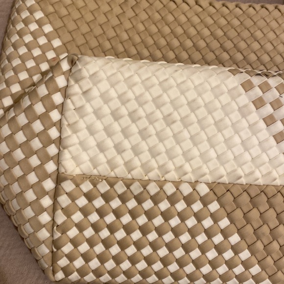 NAGHEDI Elegant Woven Tote Bag - Cream and Tan - Picture 7 of 13